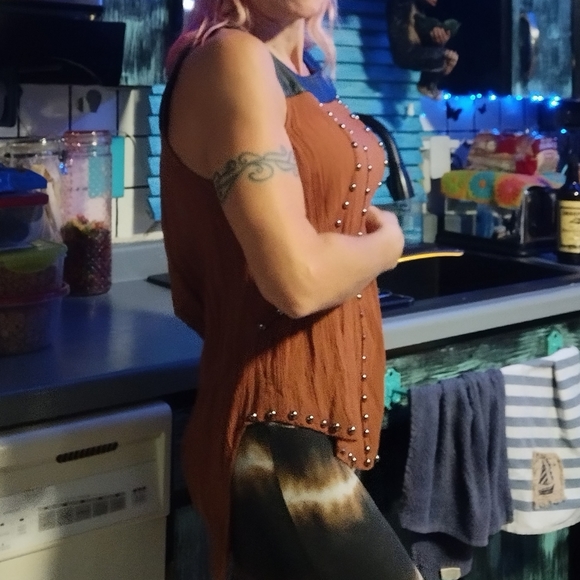 Studded sleeveless top - Picture 3 of 13